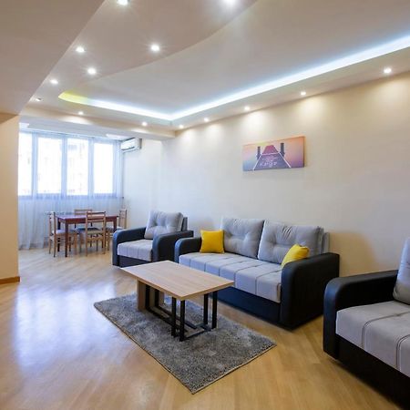 Umba Apartment N4 - Balcony And Mount Ararat View Erivan Dış mekan fotoğraf